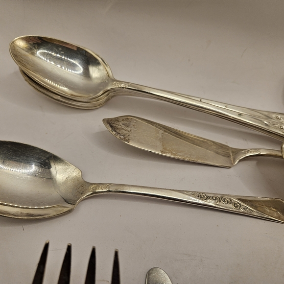 Revelation Silverplate Flatware 61 Piece Set IS Service For 8 Used Condition.  - Picture 14 of 15